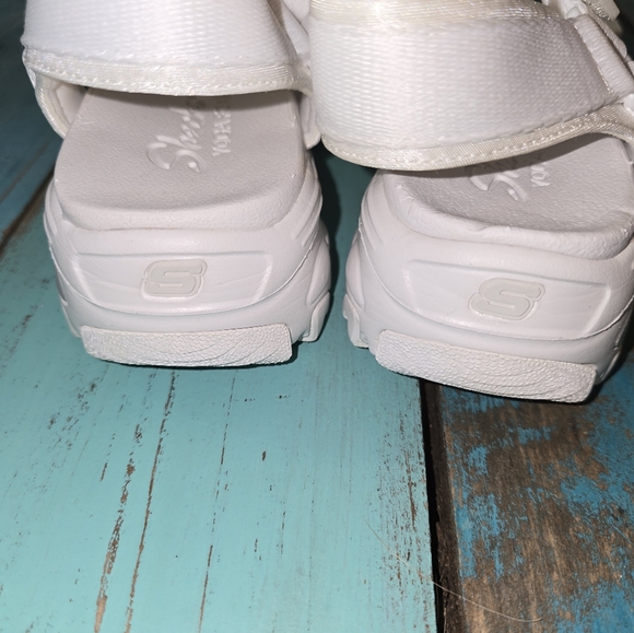 Women's white Sketchers sandals sz 6 - Picture 6 of 7